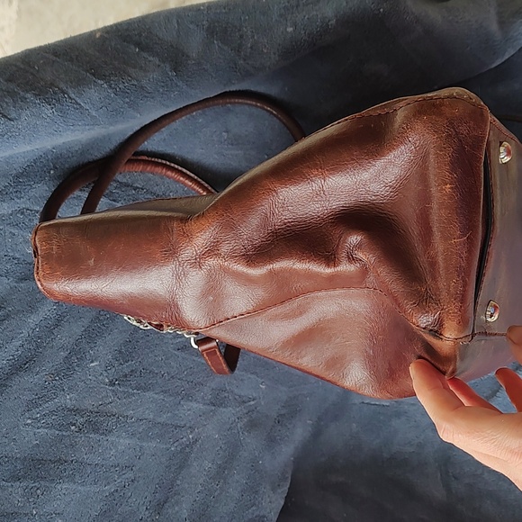 Wilsons Leather brown cognac large briefcase crossbody. Good used condition. - Picture 4 of 16